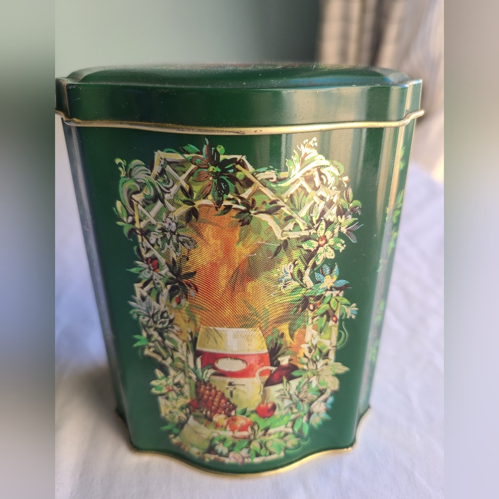 Vintage Avon Christmas 1981 "Fruit Gardenin